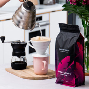 Karaaminen kahvisuodatin Hario V60